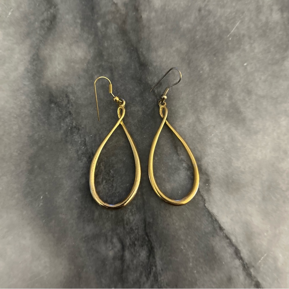 Elegant Gold Teardrop Earrings
